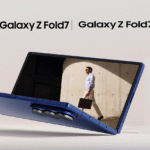 "Galaxy Z Fold 7 बनाम iPhone – Samsung के फोल्डेबल फोन के लॉन्च के बाद Apple यूजर्स के रिएक्शन को दर्शाती वायरल न्यूज़ इमेज"